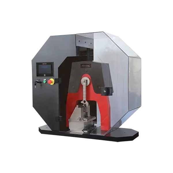 Péndulo de Impacto Hytt Charpy utilizado en pruebas mecánicas de materiales para evaluar la tenacidad y resistencia al impacto de metales