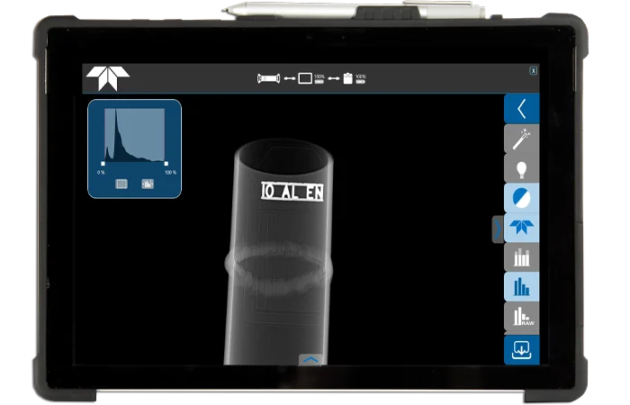 Interfaz de software Sherlock NDT mostrando un histograma y la imagen radiográfica de una unión soldada en un tubo